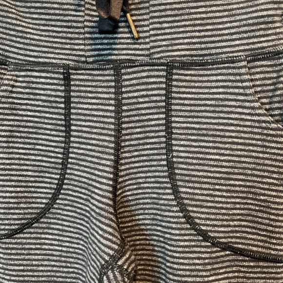 Lululemon size 4 leggings - Picture 6 of 11
